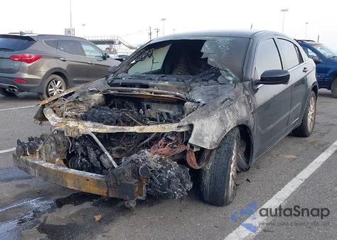 2012 Chrysler 200 Lx z USA, uszkodzony, nr VIN 1C3CCBAB7CN236060